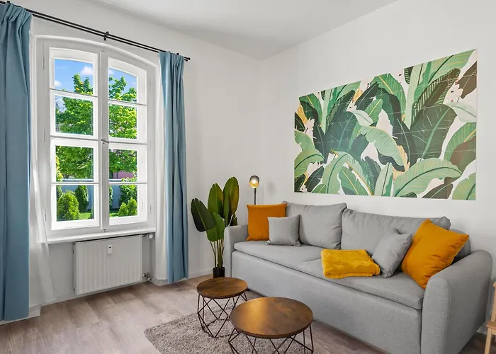Modern + Stylish For 5: Garden + Kitchen + Parking