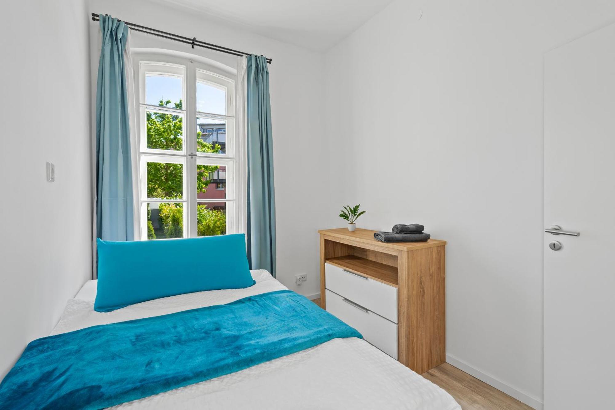 Modern + Stylish For 5: Garden + Kitchen + Parking Apartment Schwabach