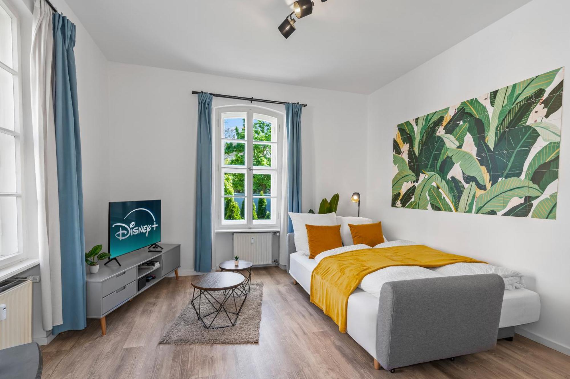 Apartment Modern + Stylish For 5: Garden + Kitchen + Parking
