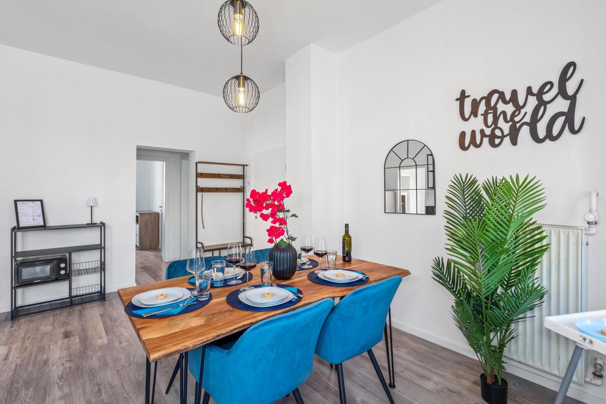 Modern + Stylish For 5: Garden + Kitchen + Parking Apartment Schwabach